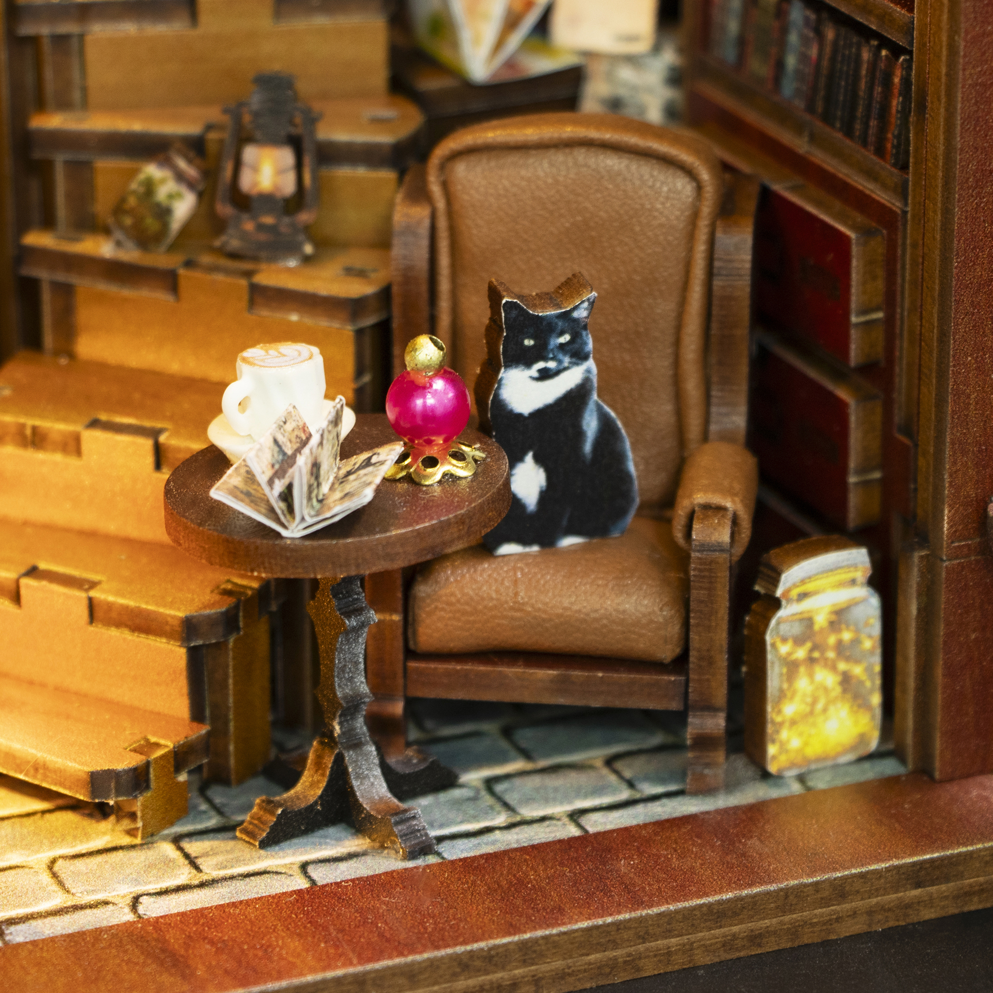 Hongda - DIY Miniatuur Houten Book Nook Bouwpakket - M2602 - Magic Coffee House - Afbeelding 18
