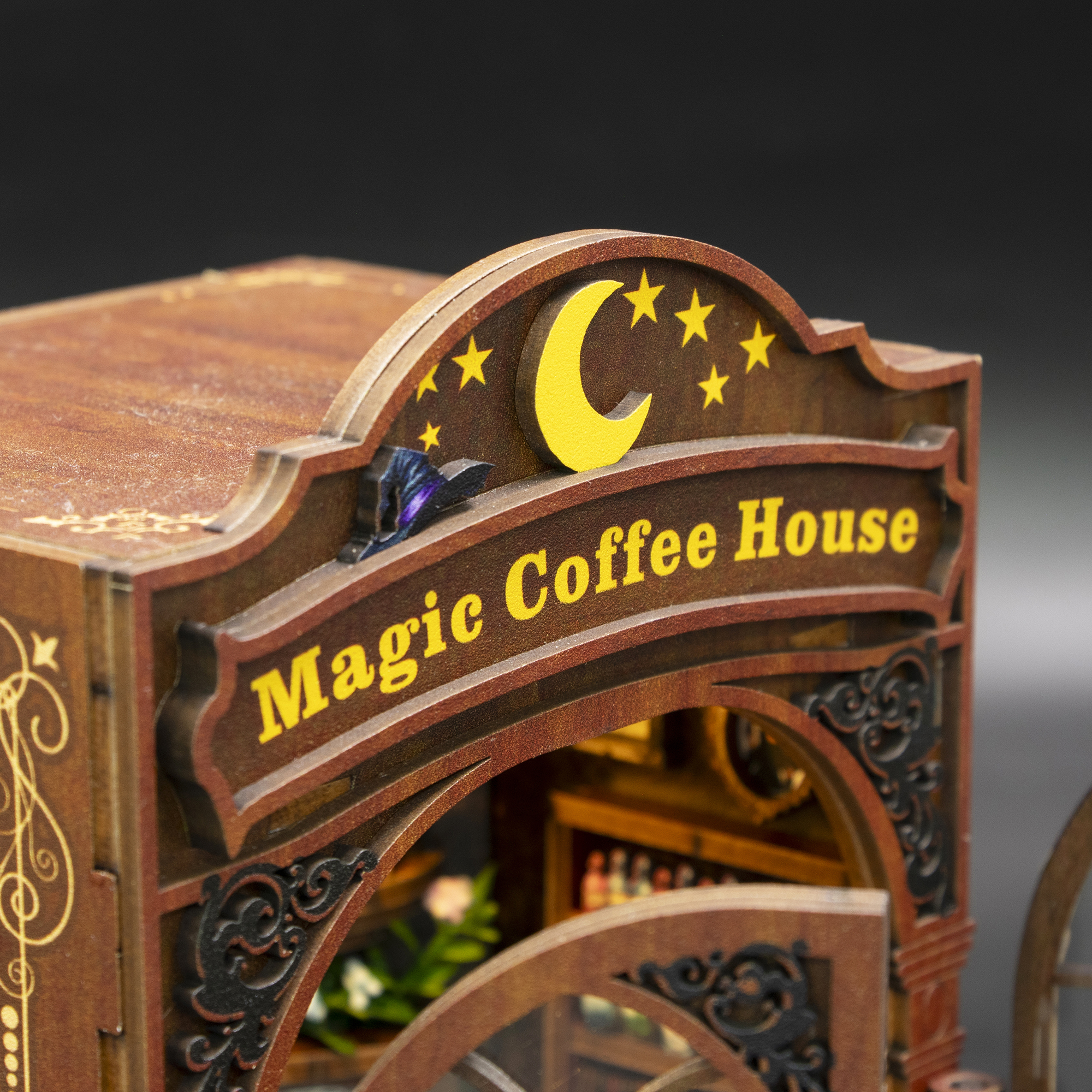 Hongda - DIY Miniatuur Houten Book Nook Bouwpakket - M2602 - Magic Coffee House - Afbeelding 7