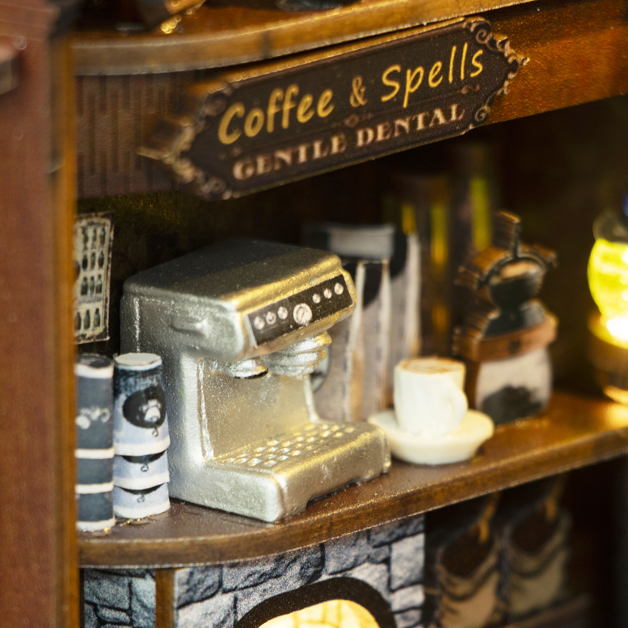 Hongda - DIY Miniatuur Houten Book Nook Bouwpakket - M2602 - Magic Coffee House - Afbeelding 16