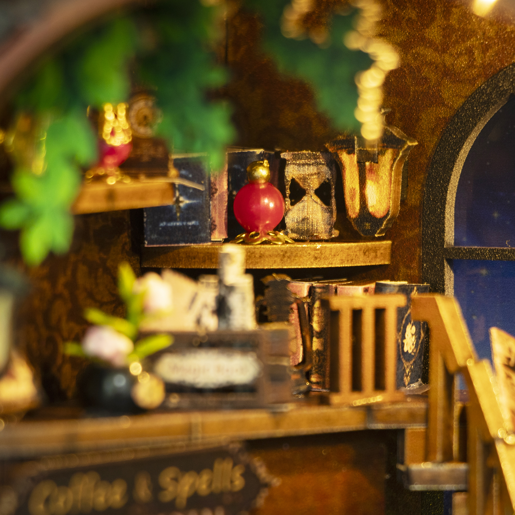 Hongda - DIY Miniatuur Houten Book Nook Bouwpakket - M2602 - Magic Coffee House - Afbeelding 15