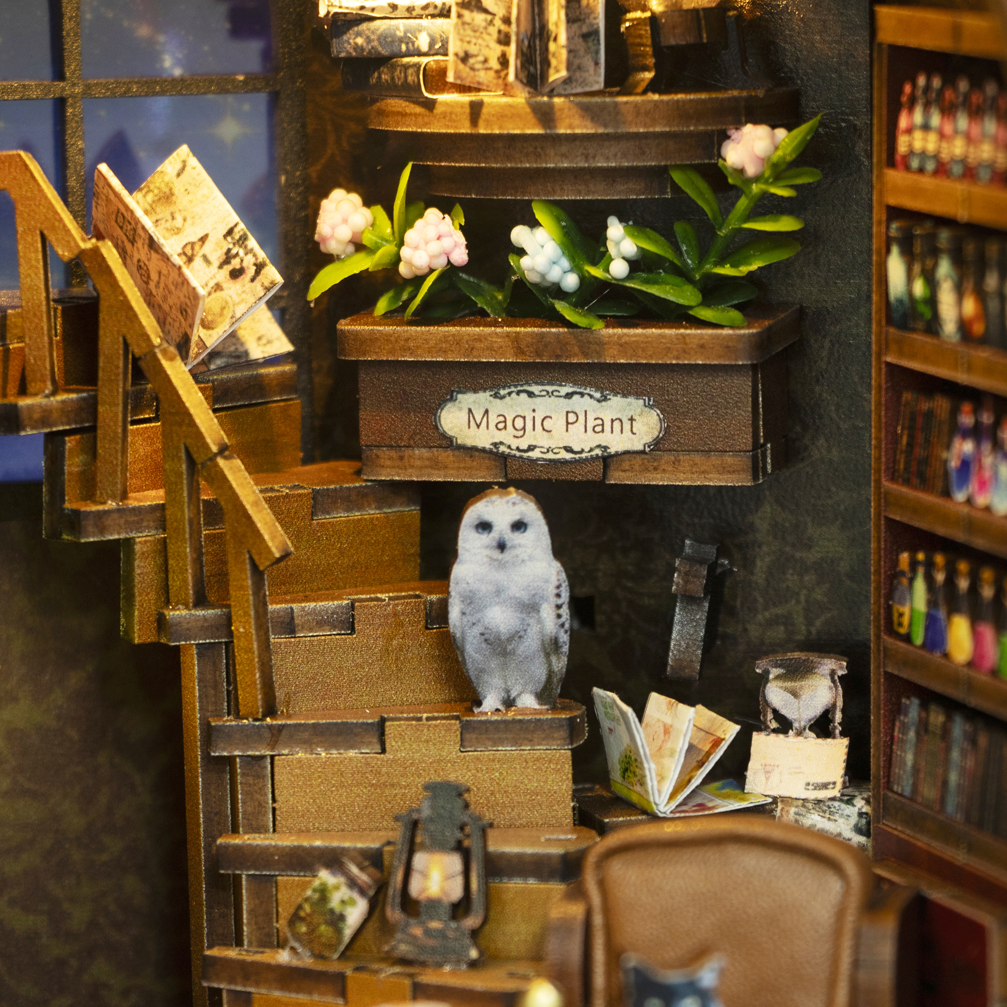 Hongda - DIY Miniatuur Houten Book Nook Bouwpakket - M2602 - Magic Coffee House - Afbeelding 12