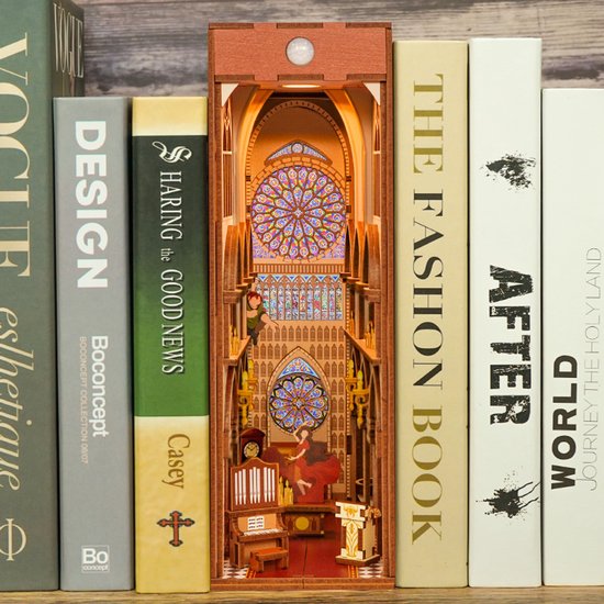 Tonecheer - DIY Miniatuur Houten Book Nook Bouwpakket - met Bewegingssensor Licht - TQ120 - Notre Dame de Paris - Afbeelding 4