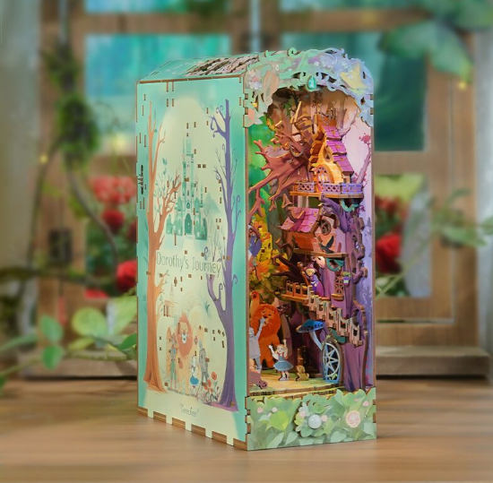 Tonecheer - DIY Miniatuur Houten Book Nook Bouwpakket - met Bewegingssensor Licht - TQ139 - Dorothy's Journey - Afbeelding 4